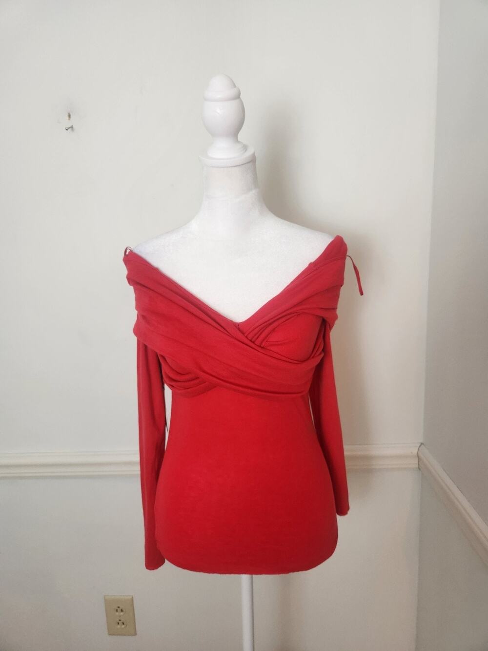 New Aritzia Babaton Zeta Shirt Size Medium Womens Off Shoulder Red Lyocell Wool